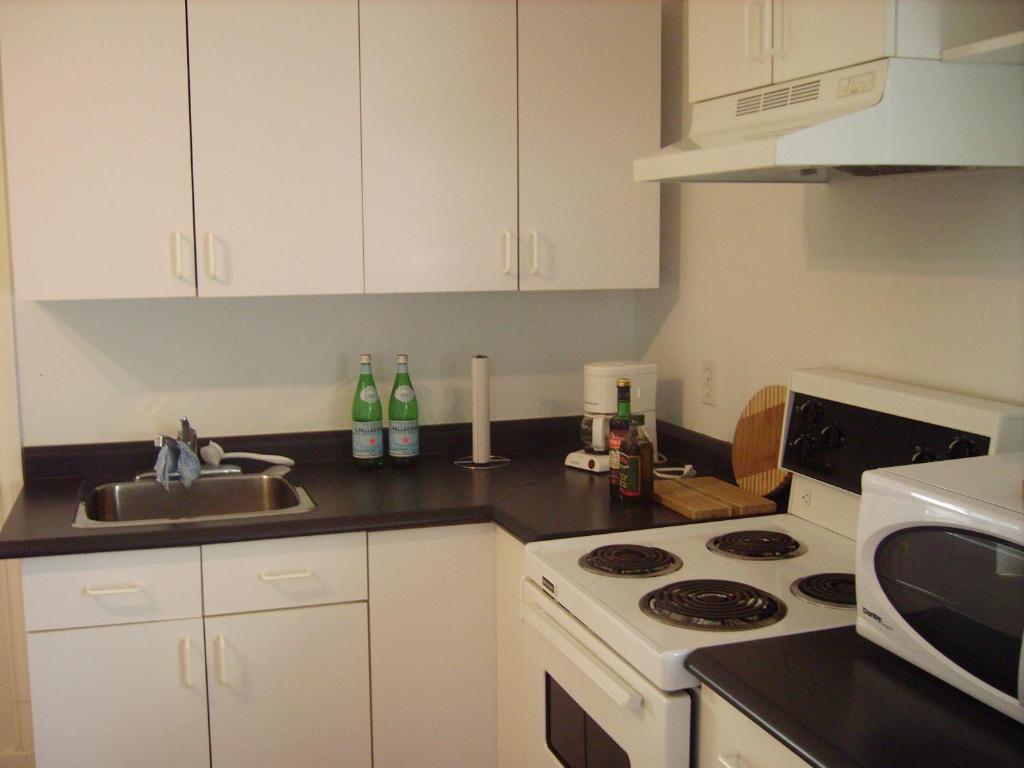 Absolute 1000 Islands Monthly Suites Gananoque Eksteriør billede