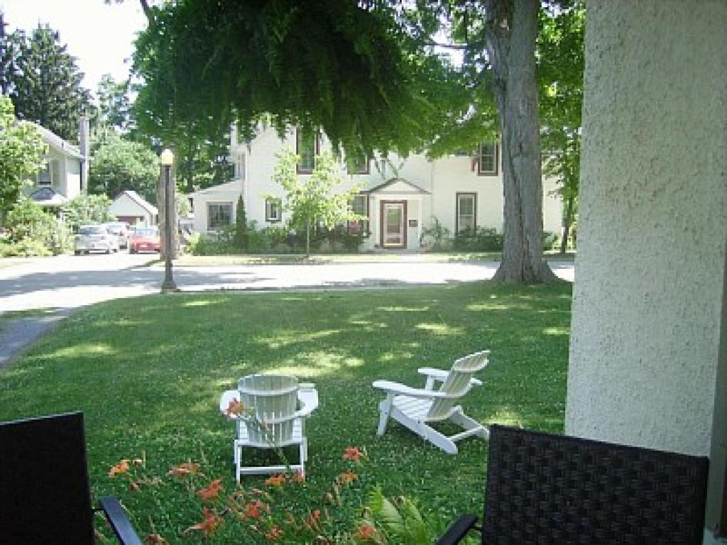 Absolute 1000 Islands Monthly Suites Gananoque Eksteriør billede