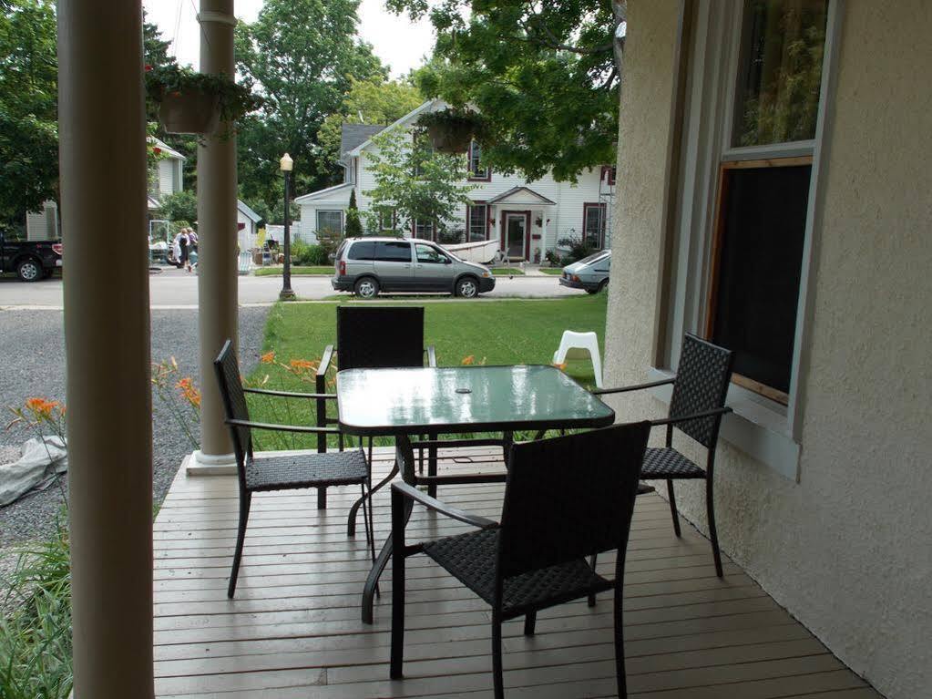 Absolute 1000 Islands Monthly Suites Gananoque Eksteriør billede